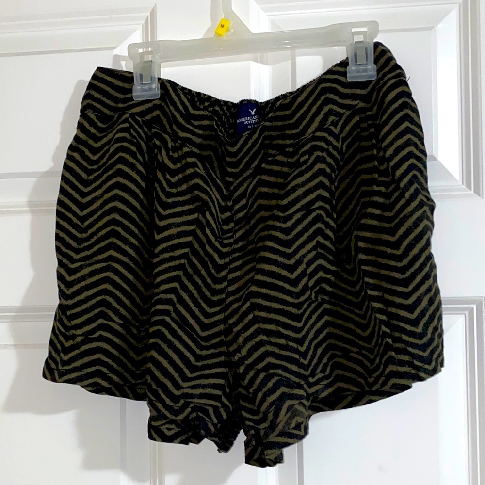 AMERICAN EAGLE OLIVE GREEN CHEVRON MINI SHORTS